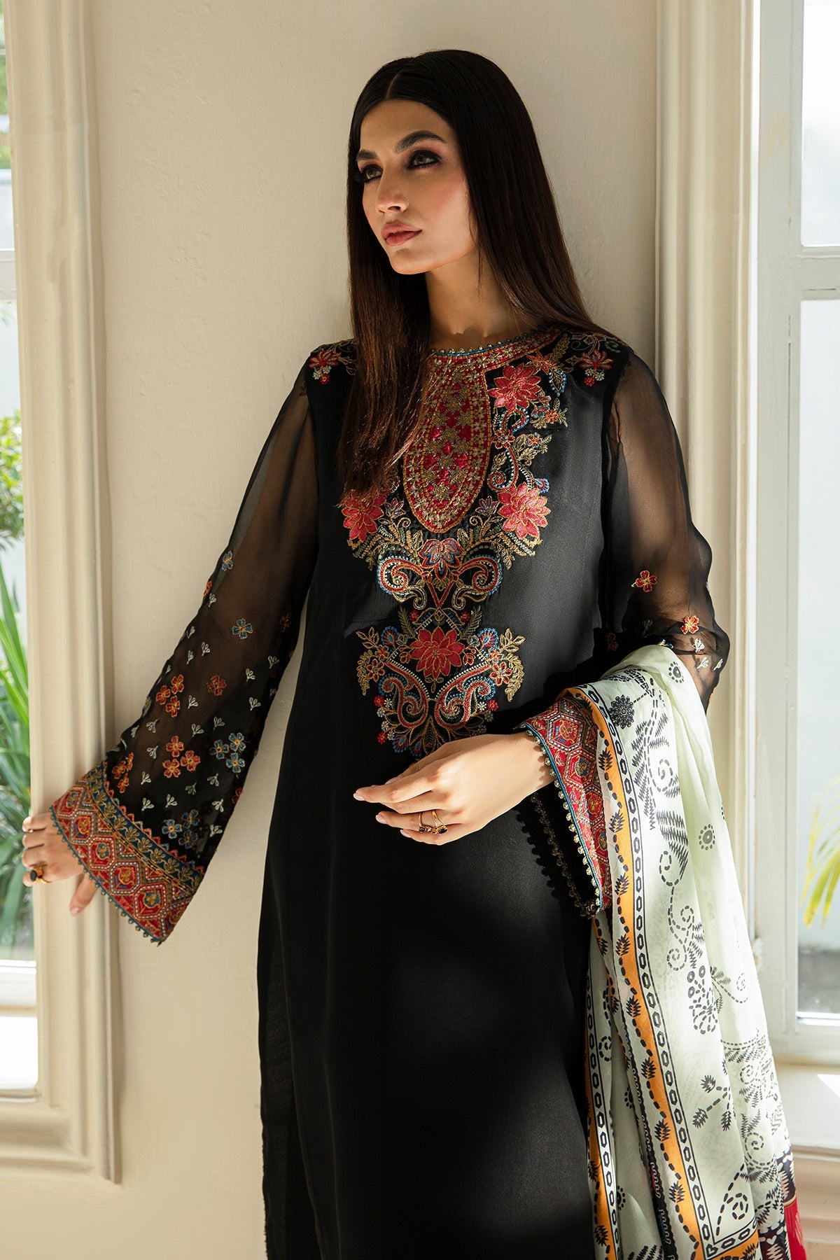 BAROQUE | EMBROIDERED CHIFFON UF-388