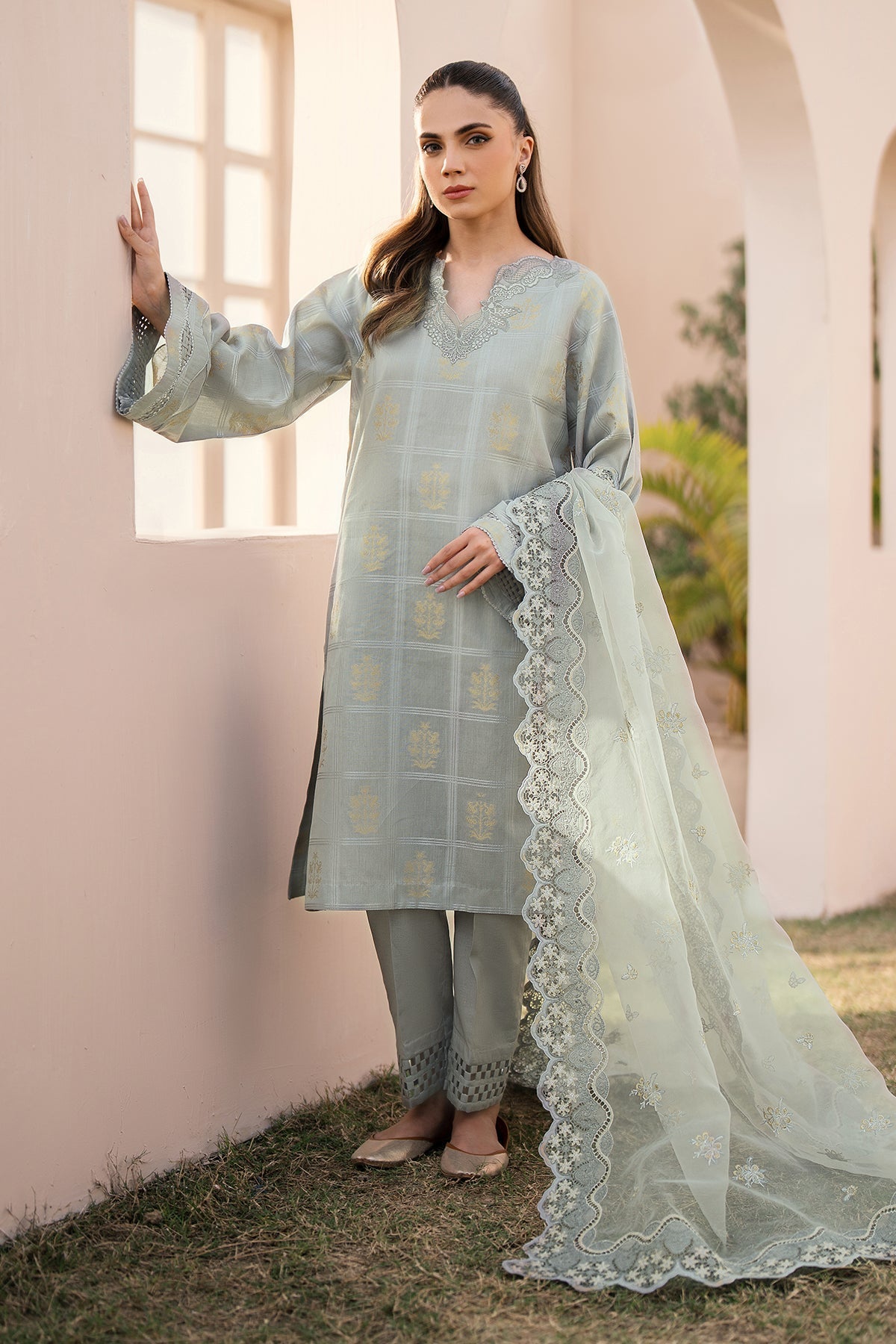 BAROQUE | EMBROIDERED JACQUARD LAWN UF-603