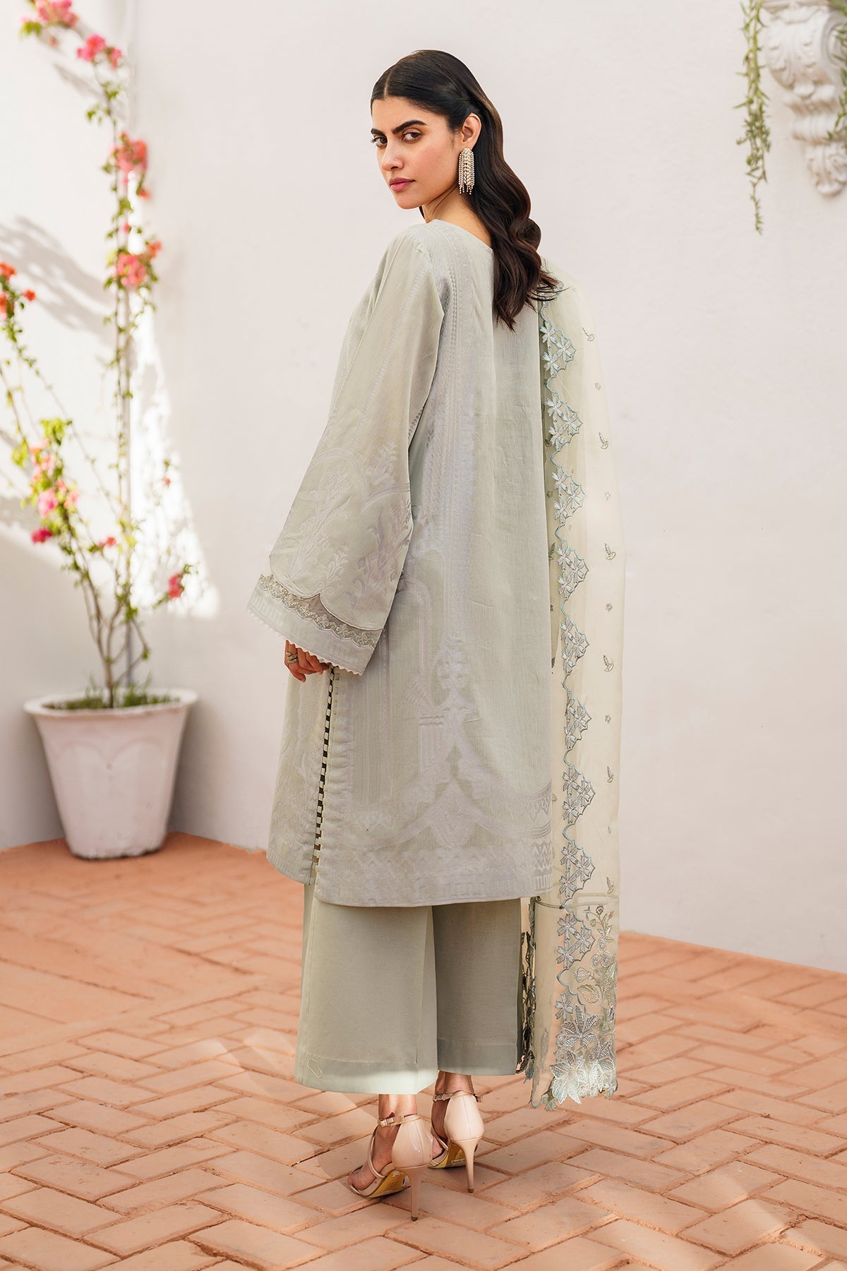 BAROQUE | EMBROIDERED JACQUARD LAWN UF-635