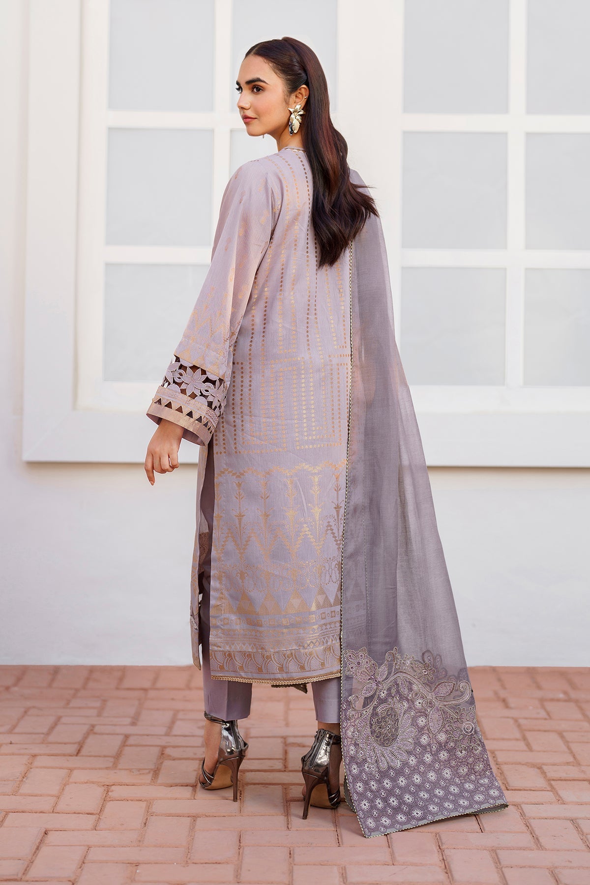 BAROQUE | EMBROIDERED JACQUARD LAWN UF-643