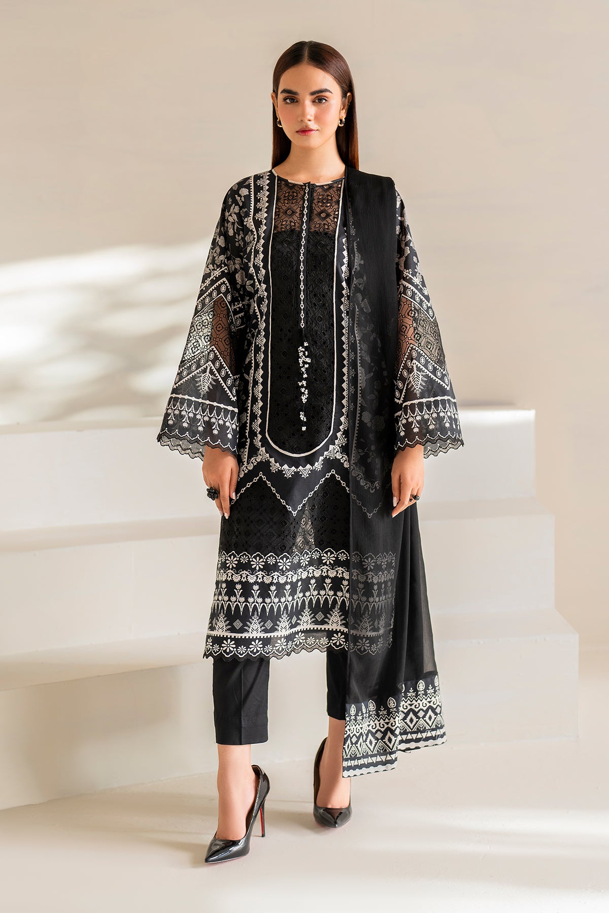 BAROQUE | EMBROIDERED LAWN UF-671