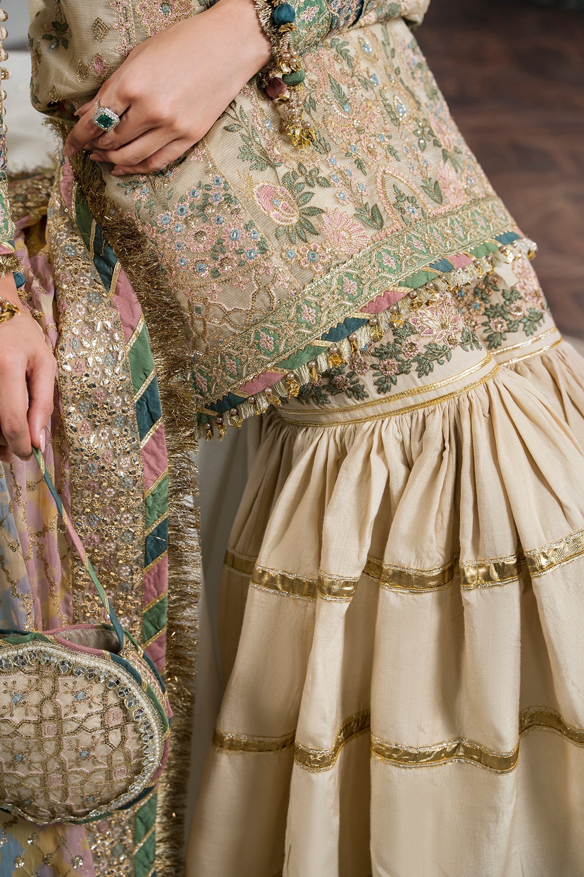 BAROQUE | EMBROIDERED MASURI CH12-04