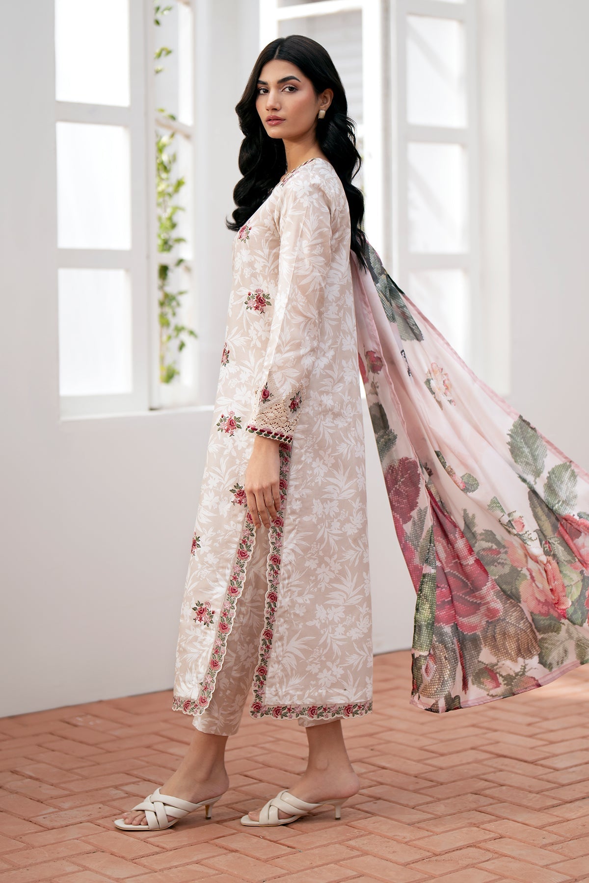 BAROQUE | EMBROIDERED LAWN UF-535