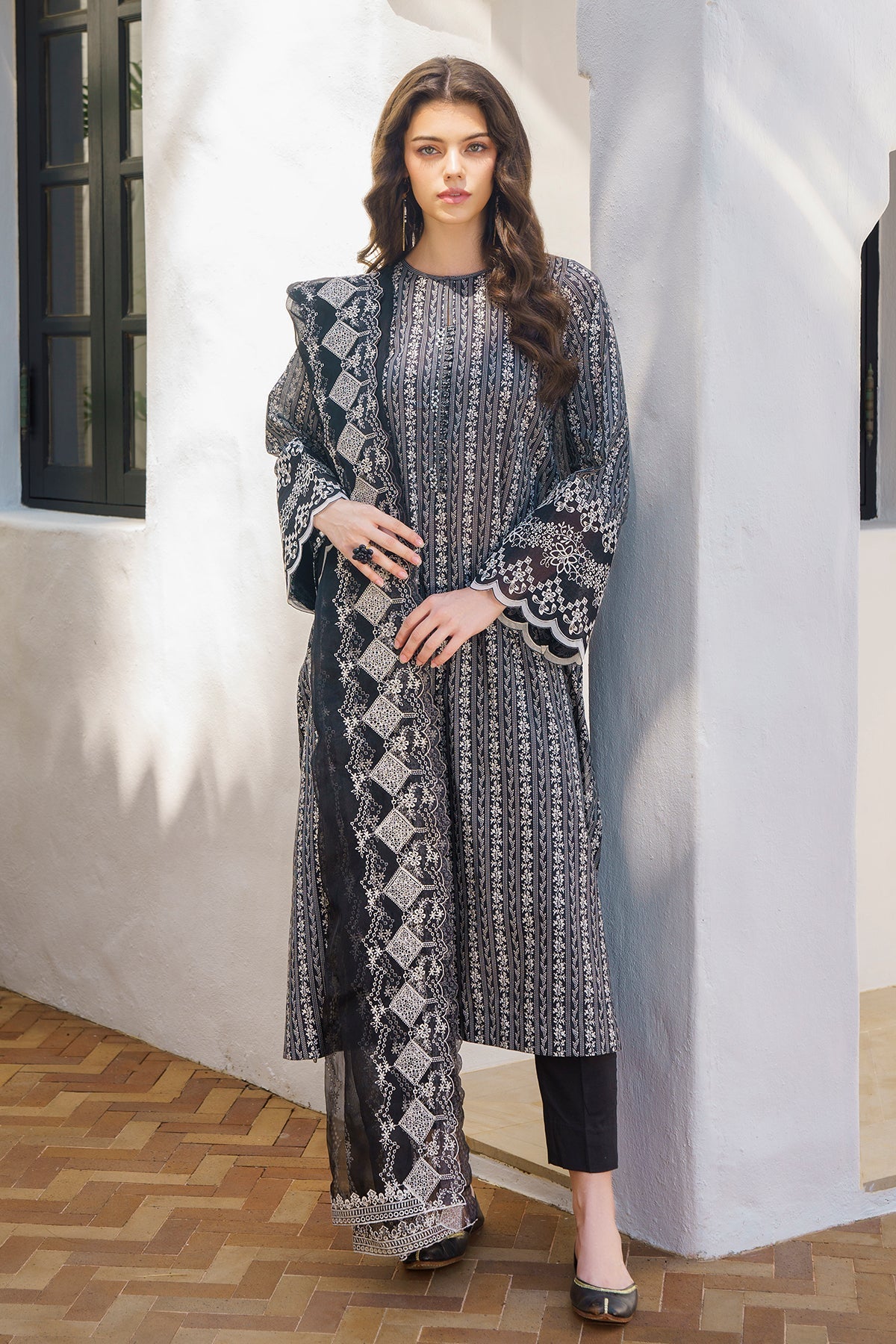 BAROQUE | EMBROIDERED PRINTED LAWN UF-573