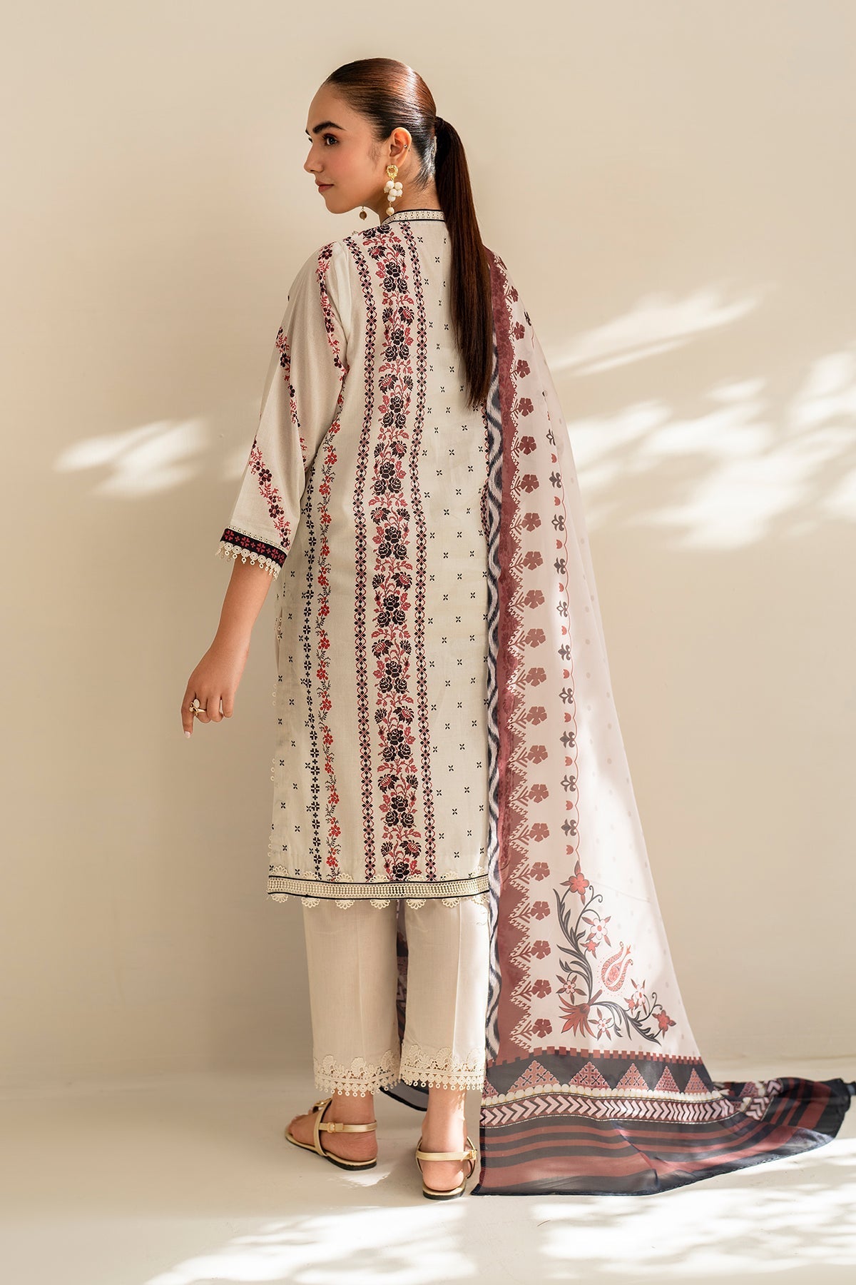 BAROQUE | EMBROIDERED LAWN UF-678