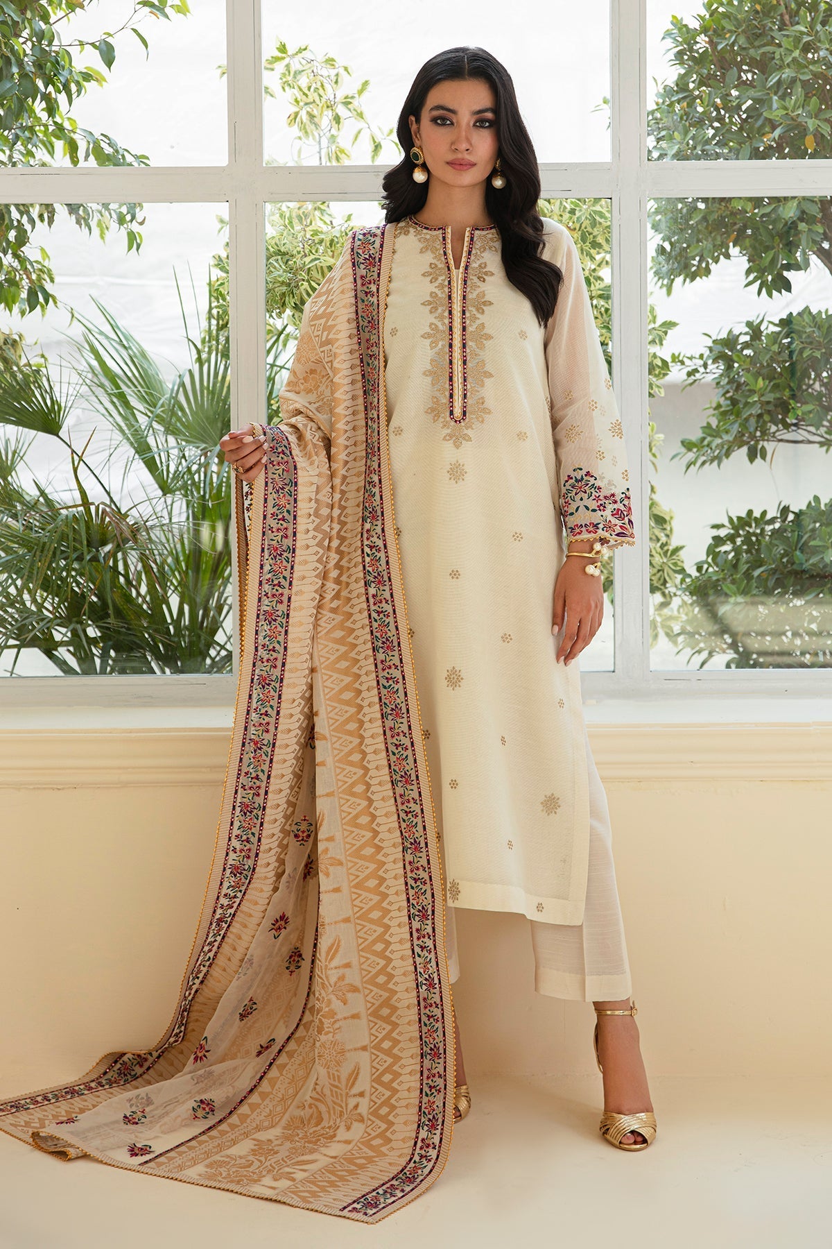 BAROQUE- | EMBROIDERED COTTON PATTI UF-390